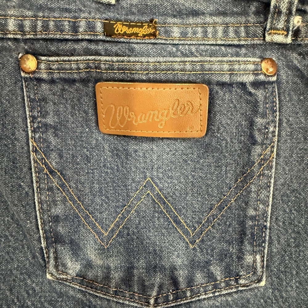 Wrangler Cowboy Cut Jeans Medium Wash Men's Tag 34x32 Measures 32x30.5 - Picture 6 of 9